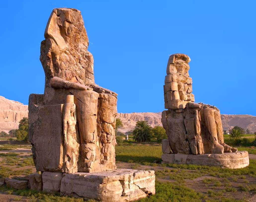 Статуи Аменхотепа III