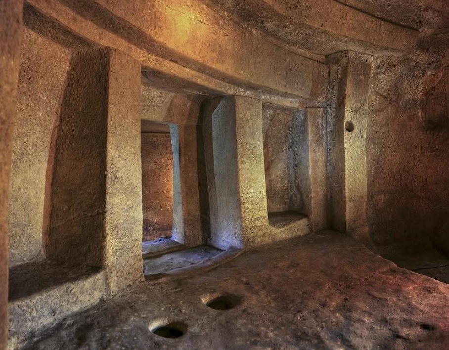 Подземный храм расположенный на трех уровнях