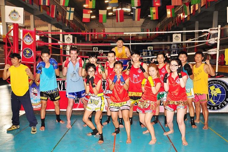 Тренировка по тайскому боксу в центре Institute Muay Thai