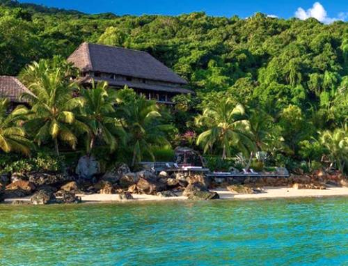 THE TSARA KOMBA LODGE