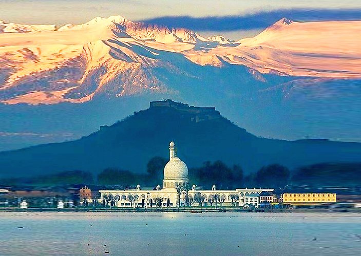 Hazratbal Shrine в Кашмире