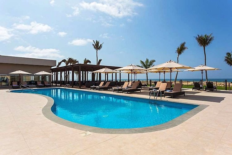 Бассейн Park Inn by Radisson Hotel & Residence Duqm