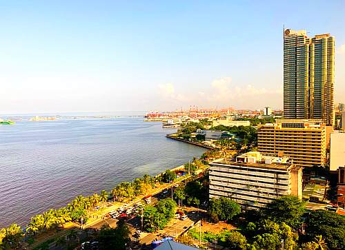 Вид из отеля Diamond Hotel Philippines